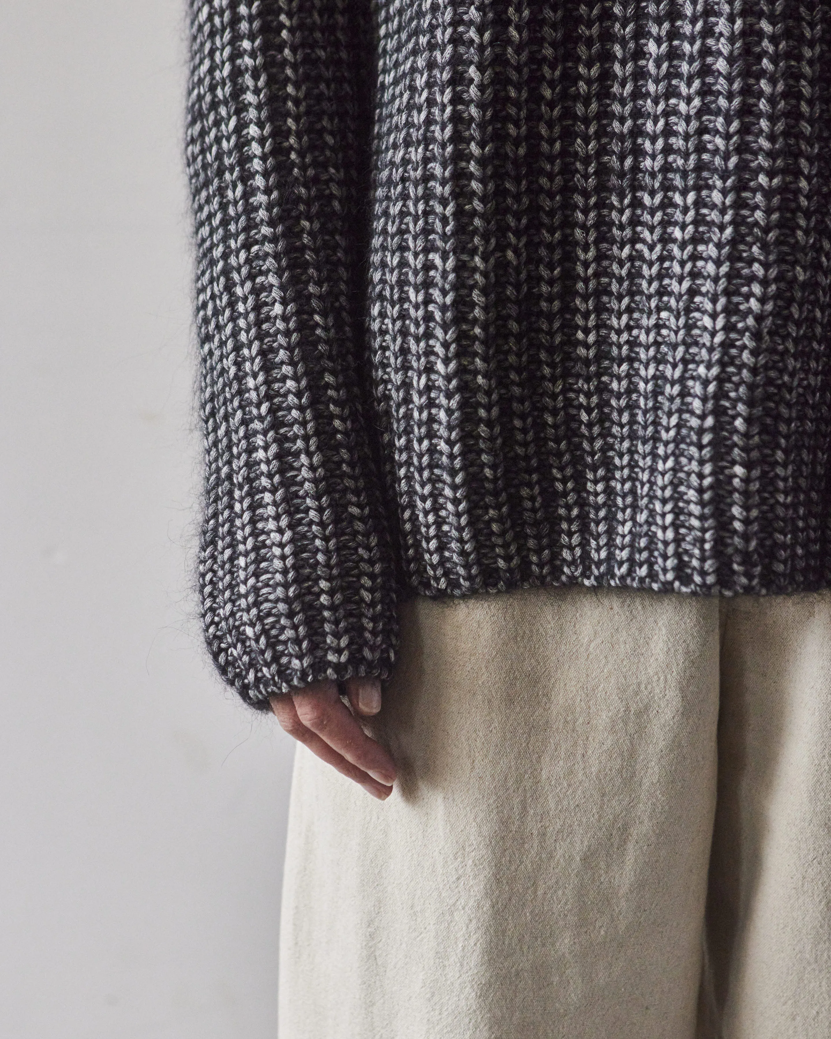7115 Chunky Fisherman Sweater, Frizzy Black kit