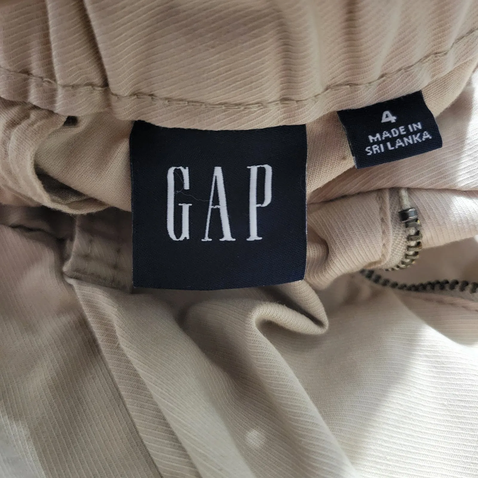 Gap Pleated Khaki Shorts Tan Wicker Beige Walking Elastic Waist High Rise Waist Chino Size 4