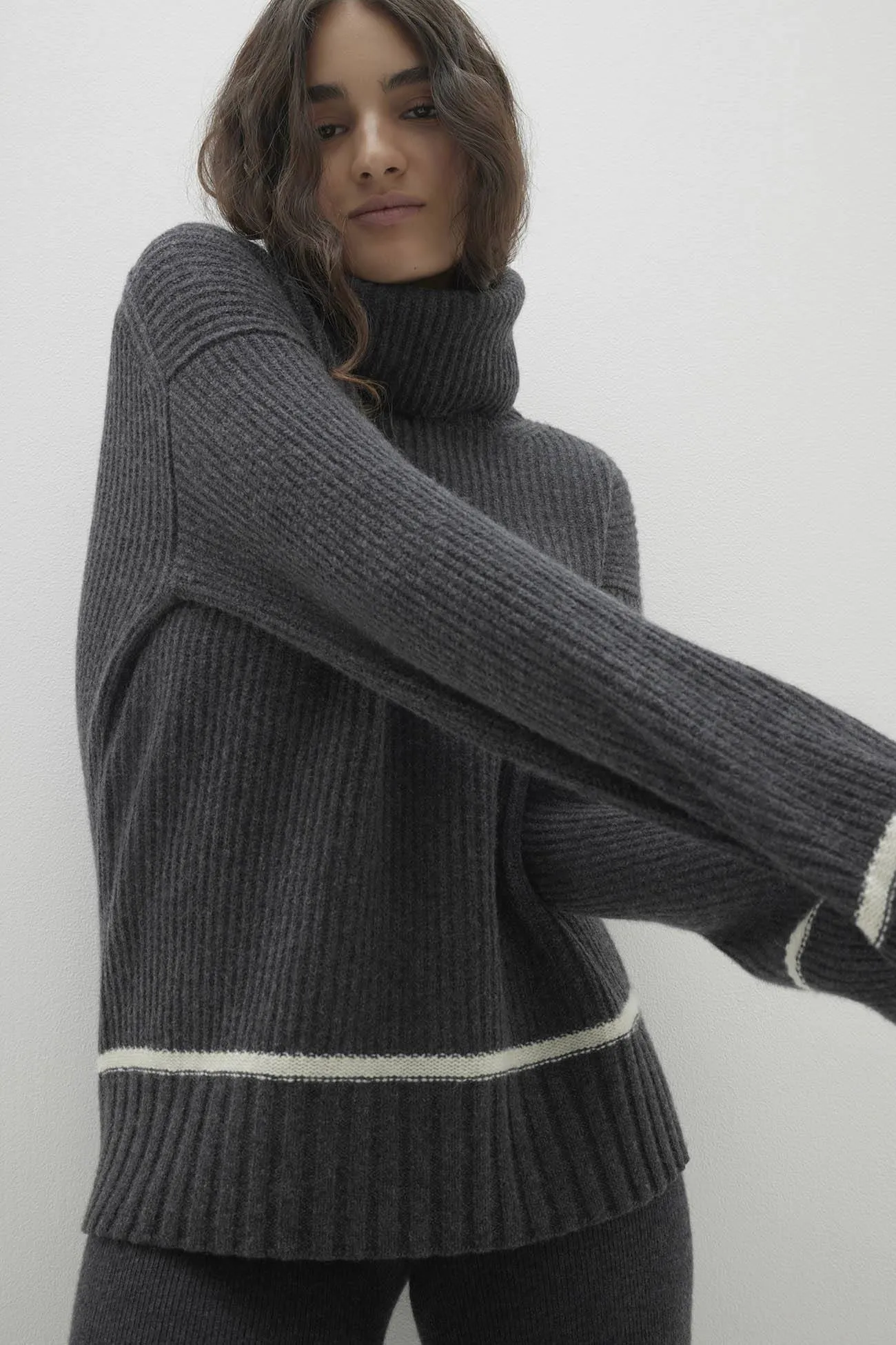 KAROL CASHMERE TURTLENECK SWEATER