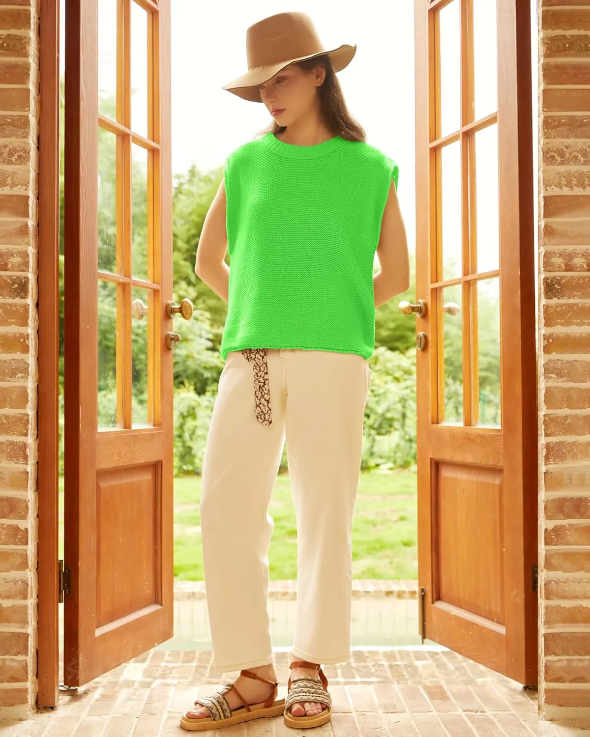 Locachy Women's Vintage Crew Neck Sweater Vest Casual Cropped Sleeveless Knit Pullover Top