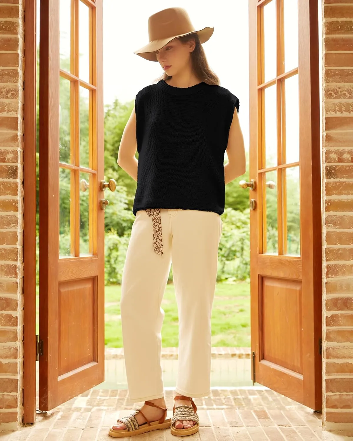 Locachy Women's Vintage Crew Neck Sweater Vest Casual Cropped Sleeveless Knit Pullover Top