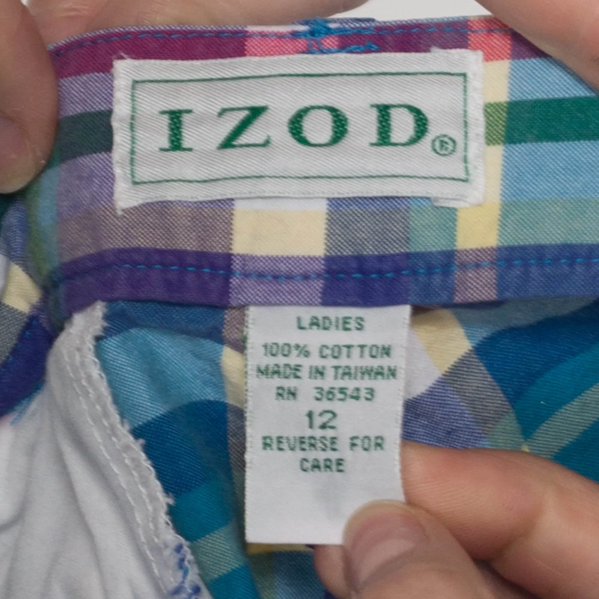 Med-Lrg 90s Izod Blue & Green Plaid Shorts 29"-31"