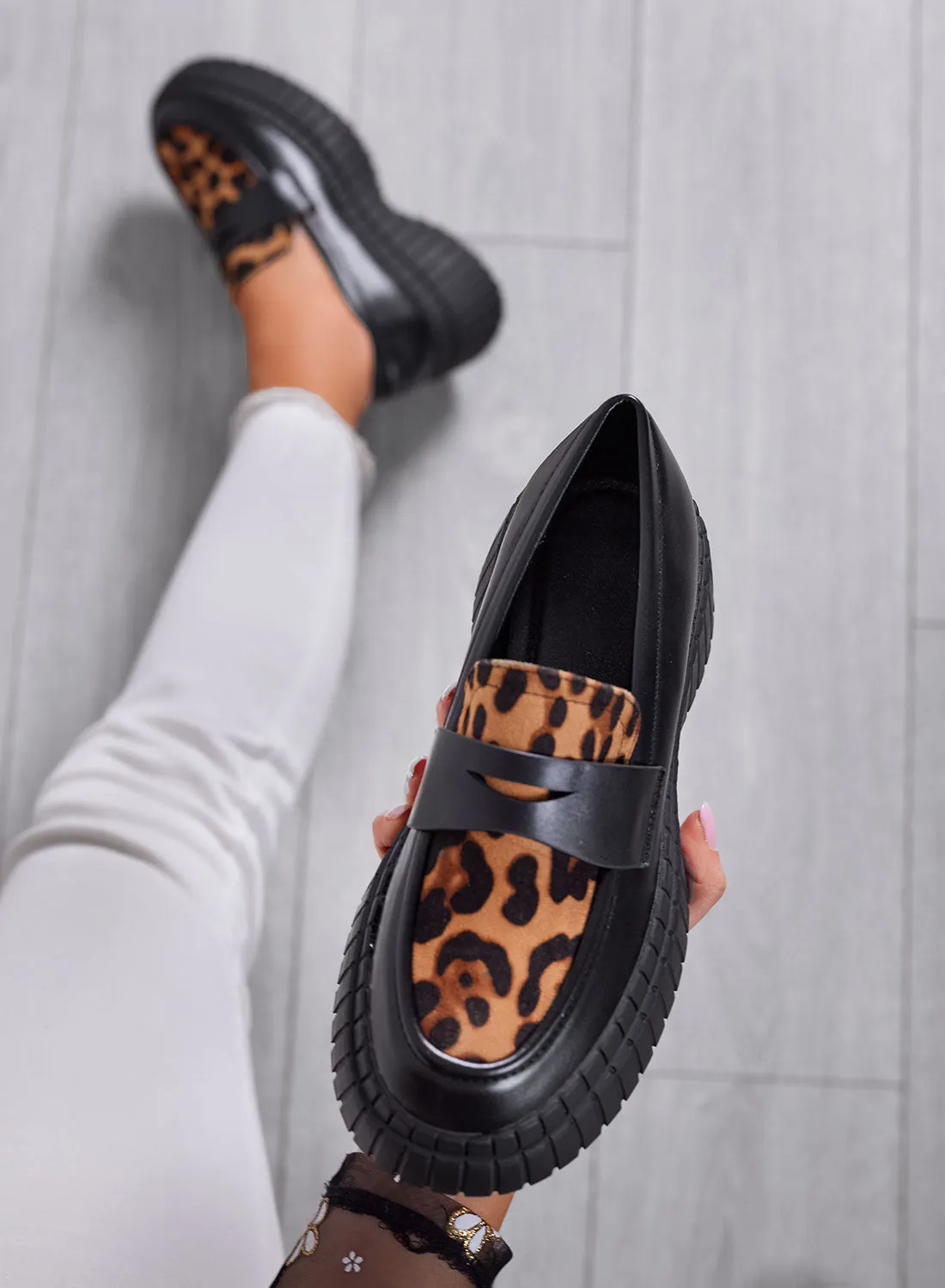 SIRIA - Black platform loafers with a leopard print animal insert
