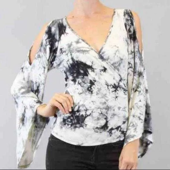 Tie-Die Flared Sleeve Top Gray
